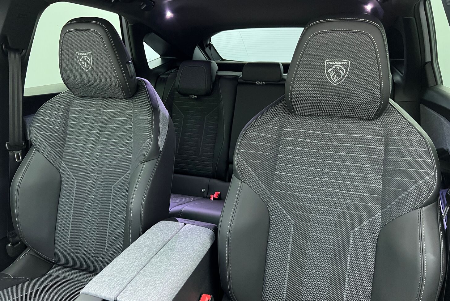 PEUGEOT 3008 SUV Hybride Essence