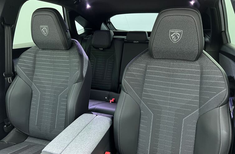 PEUGEOT 3008 SUV Hybride Essence