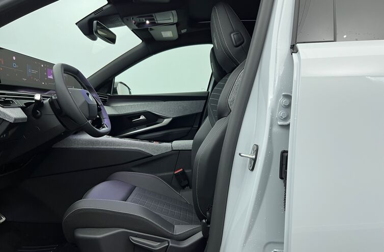 PEUGEOT 3008 SUV Hybride Essence