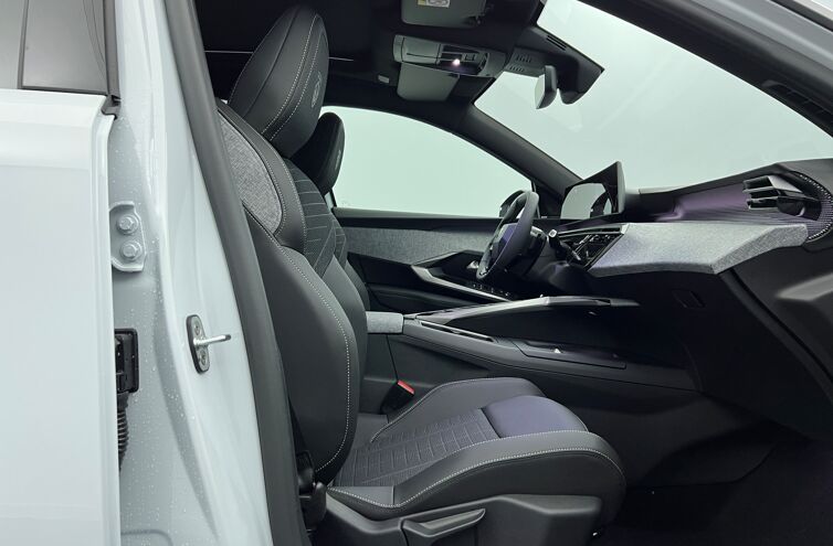 PEUGEOT 3008 SUV Hybride Essence