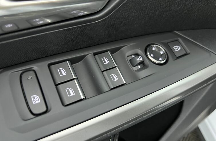 PEUGEOT 3008 SUV Hybride Essence