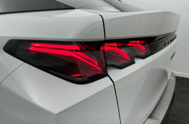 PEUGEOT 3008 SUV Hybride Essence