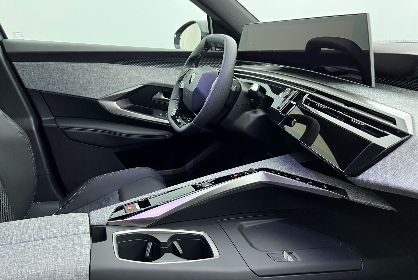 PEUGEOT 3008 SUV Hybride Essence