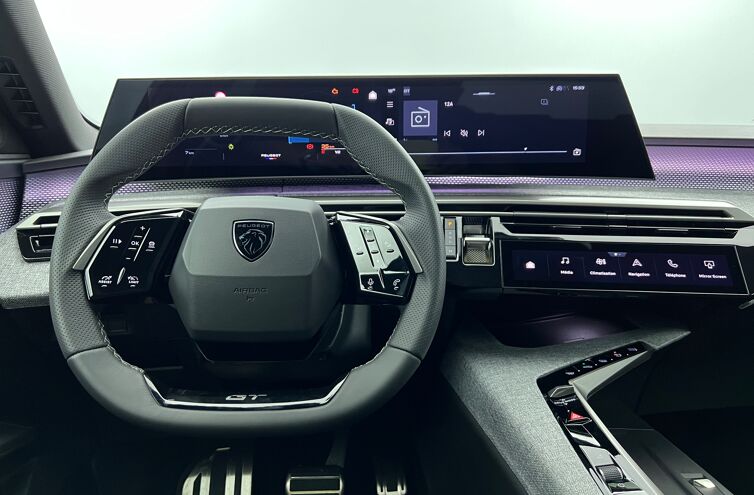 PEUGEOT 3008 SUV Hybride Essence