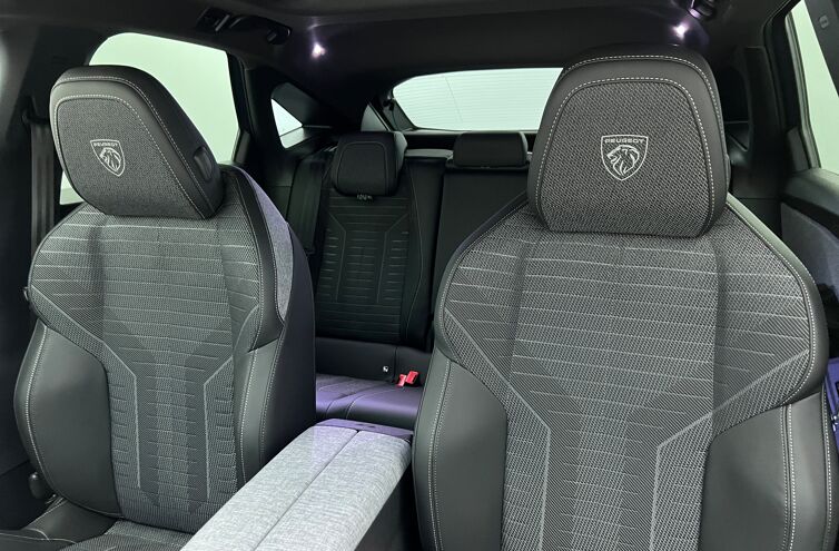 PEUGEOT 3008 SUV Hybride Essence