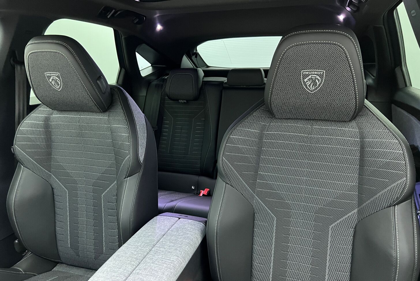 PEUGEOT 3008 SUV Hybride Essence