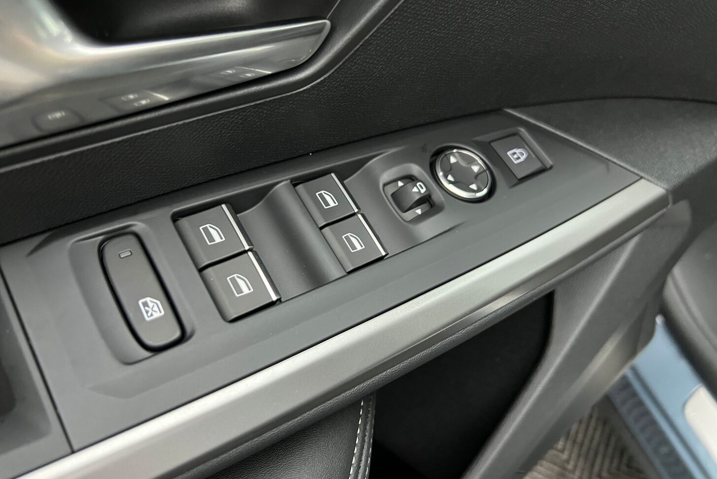 PEUGEOT 3008 SUV Hybride Essence