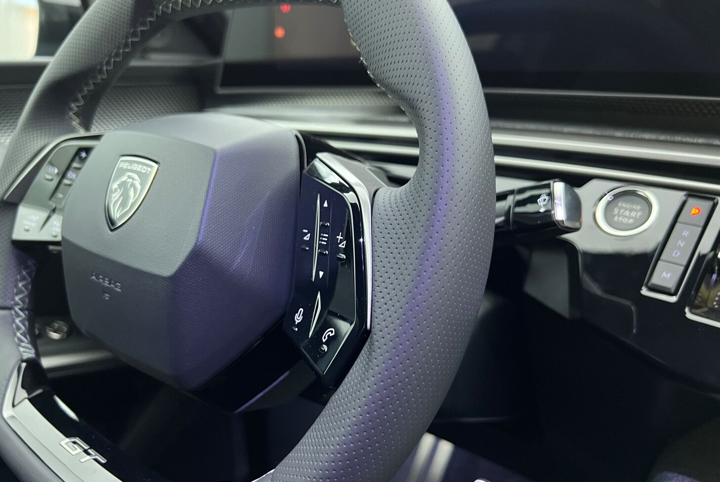 PEUGEOT 3008 SUV Hybride Essence