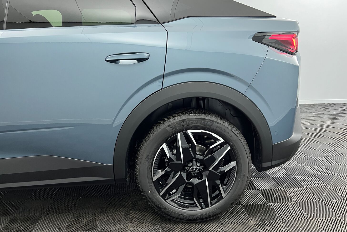 PEUGEOT 3008 SUV Hybride Essence