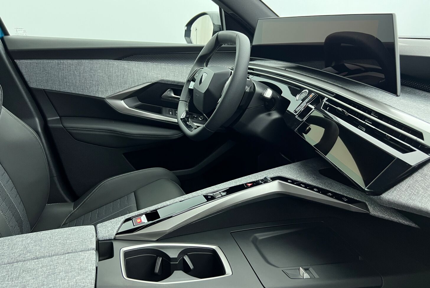 PEUGEOT 3008 SUV Hybride Essence