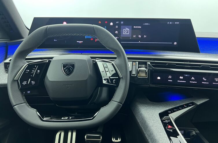 PEUGEOT 3008 SUV Hybride Essence