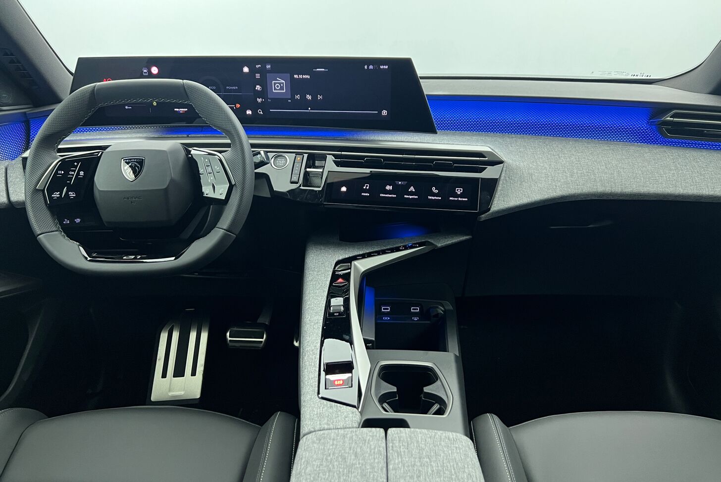 PEUGEOT 3008 SUV Hybride Essence