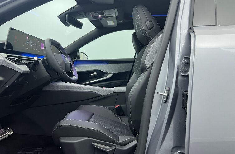 PEUGEOT 3008 SUV Hybride Essence