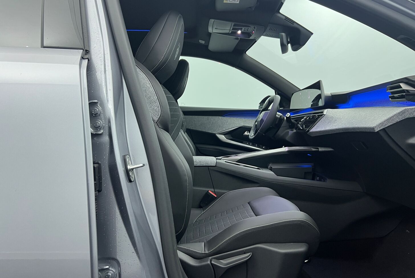 PEUGEOT 3008 SUV Hybride Essence