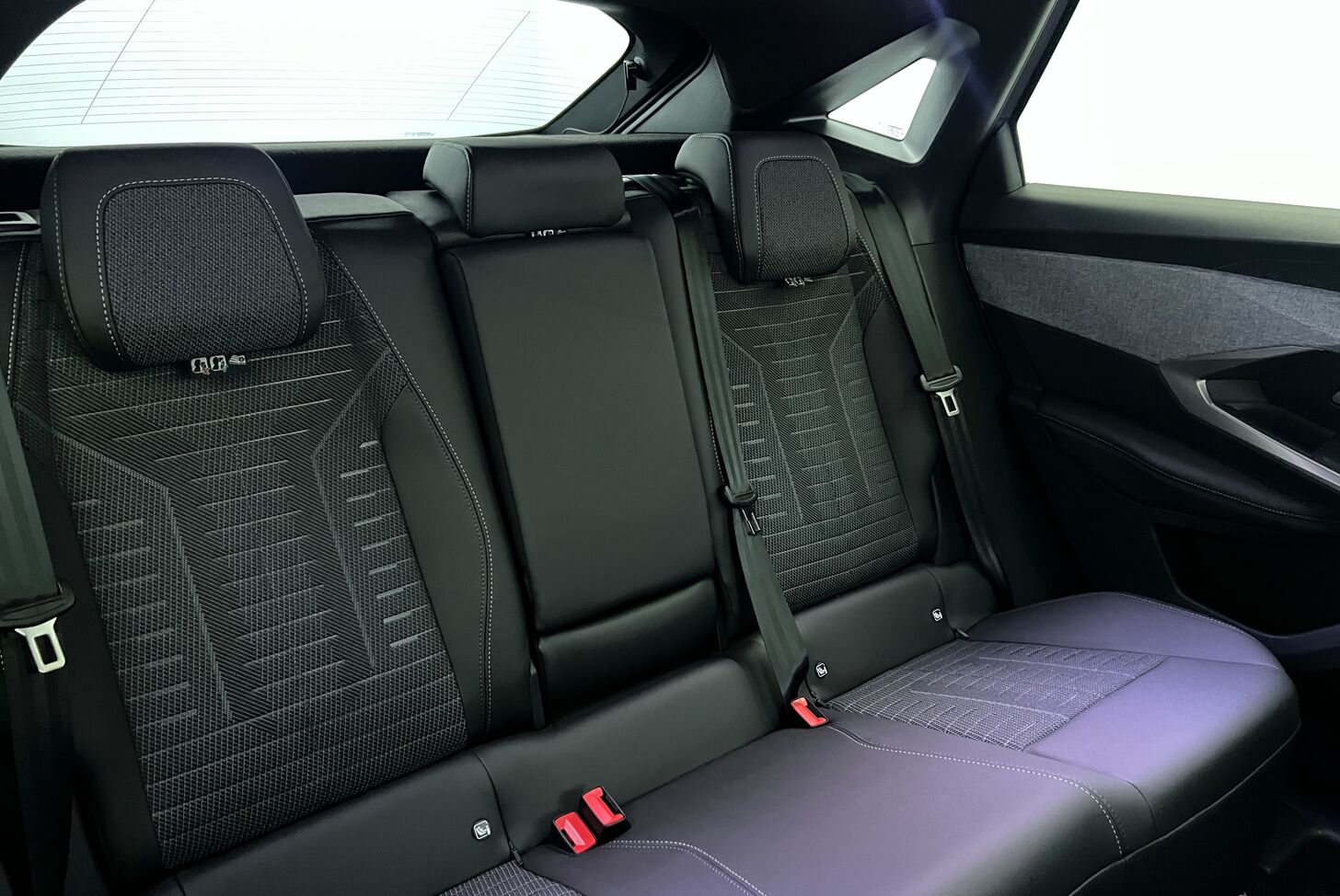 PEUGEOT 3008 SUV Hybride Essence