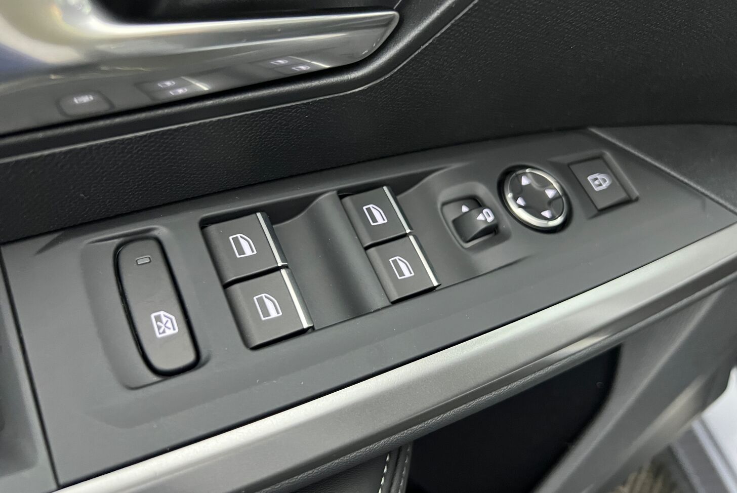 PEUGEOT 3008 SUV Hybride Essence