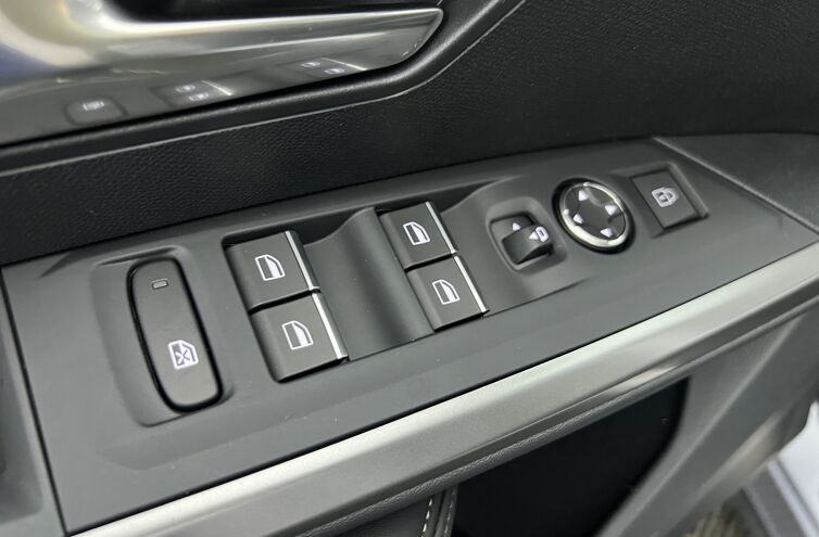 PEUGEOT 3008 SUV Hybride Essence