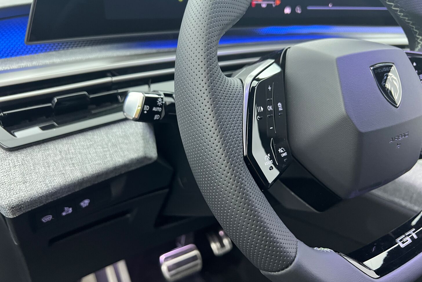 PEUGEOT 3008 SUV Hybride Essence