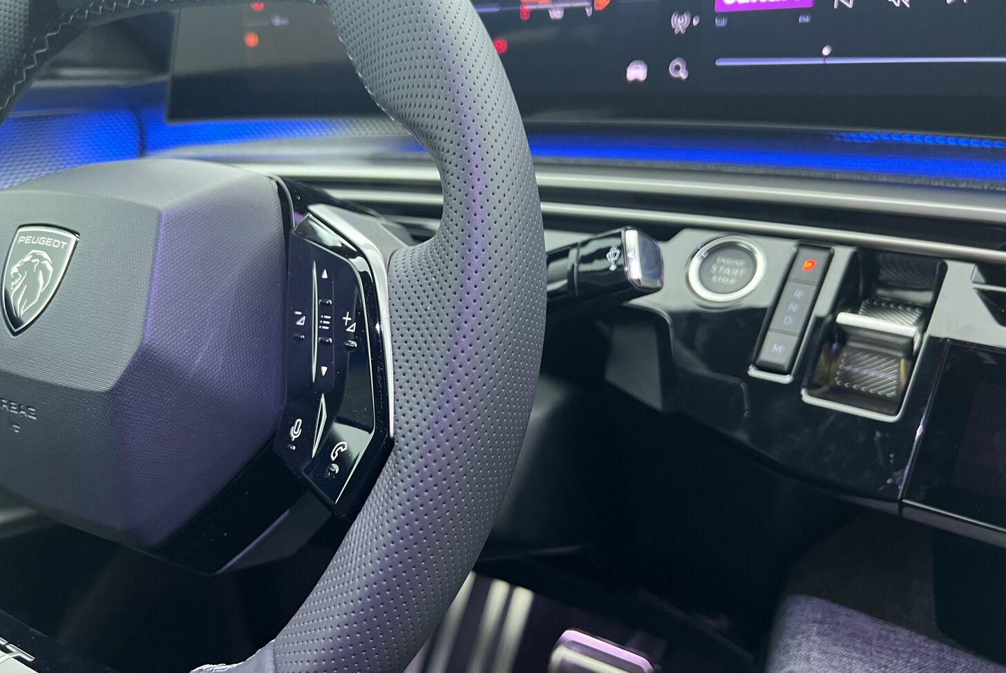 PEUGEOT 3008 SUV Hybride Essence