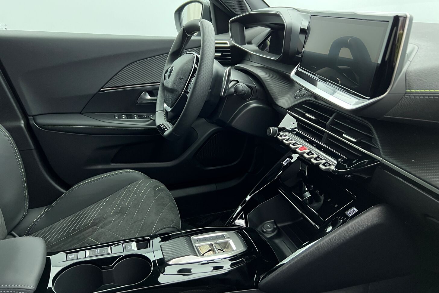 PEUGEOT 2008 SUV Hybride Essence