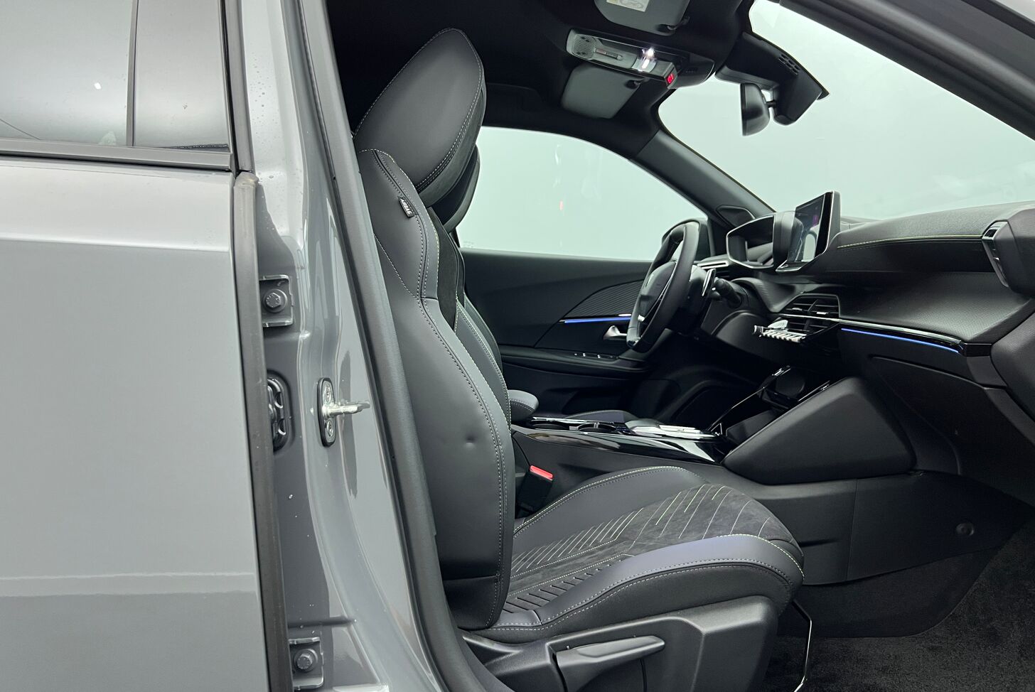 PEUGEOT 2008 SUV Hybride Essence