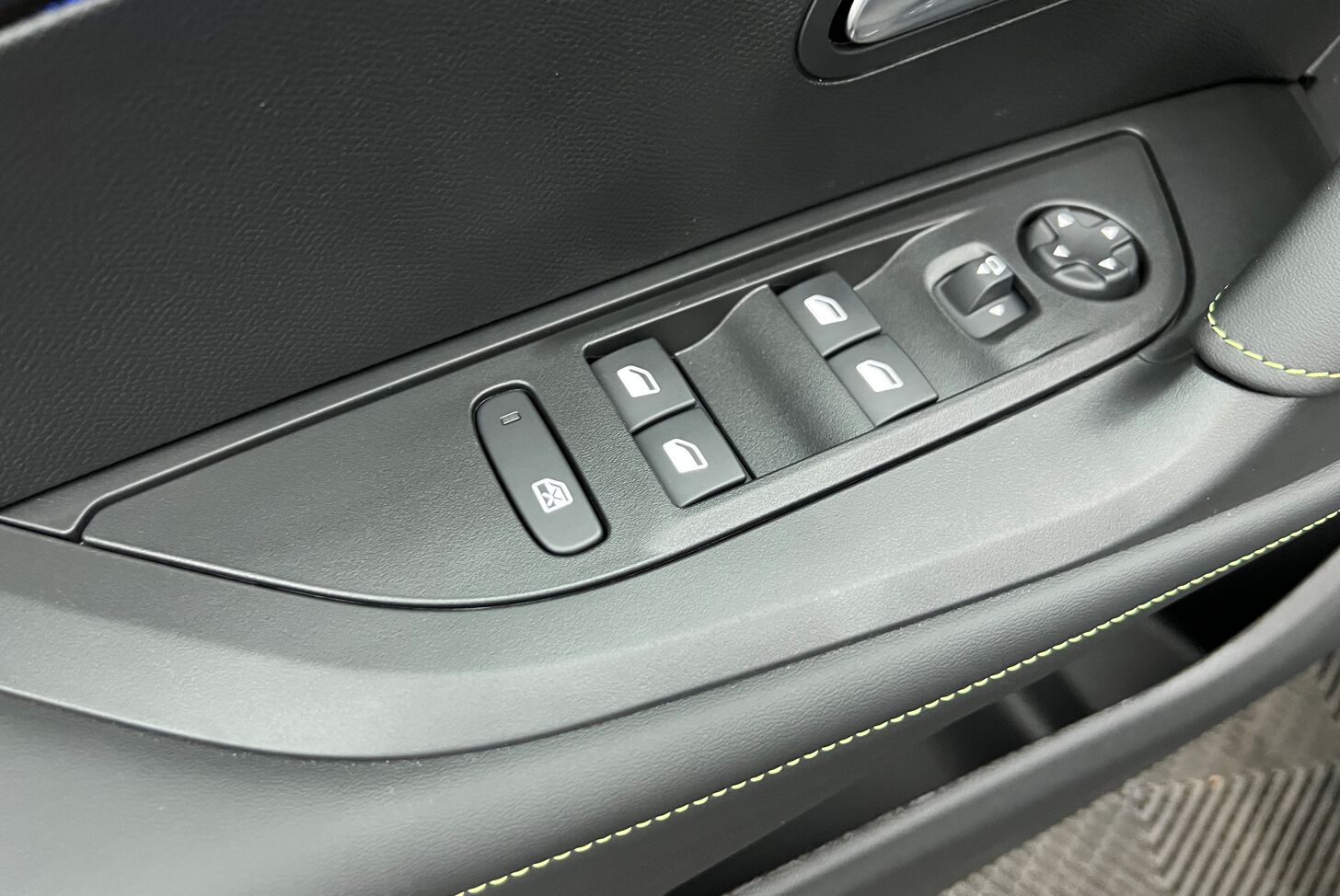 PEUGEOT 2008 SUV Hybride Essence