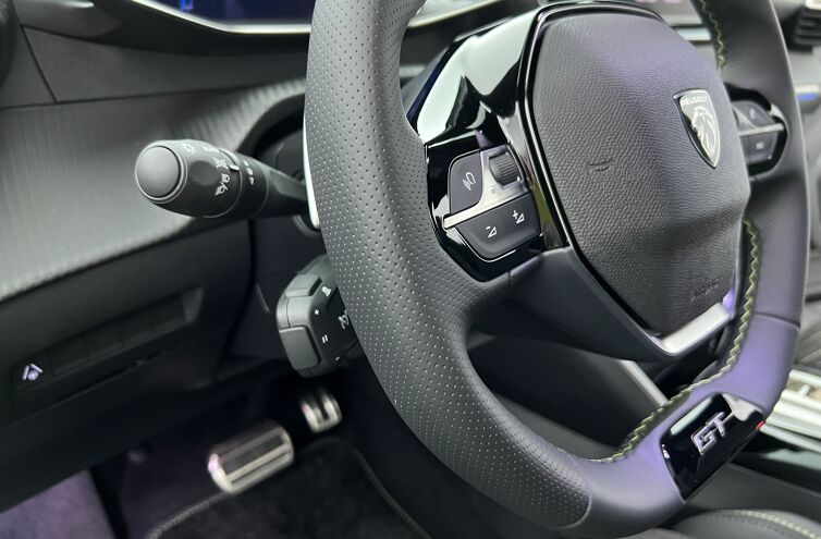 PEUGEOT 2008 SUV Hybride Essence