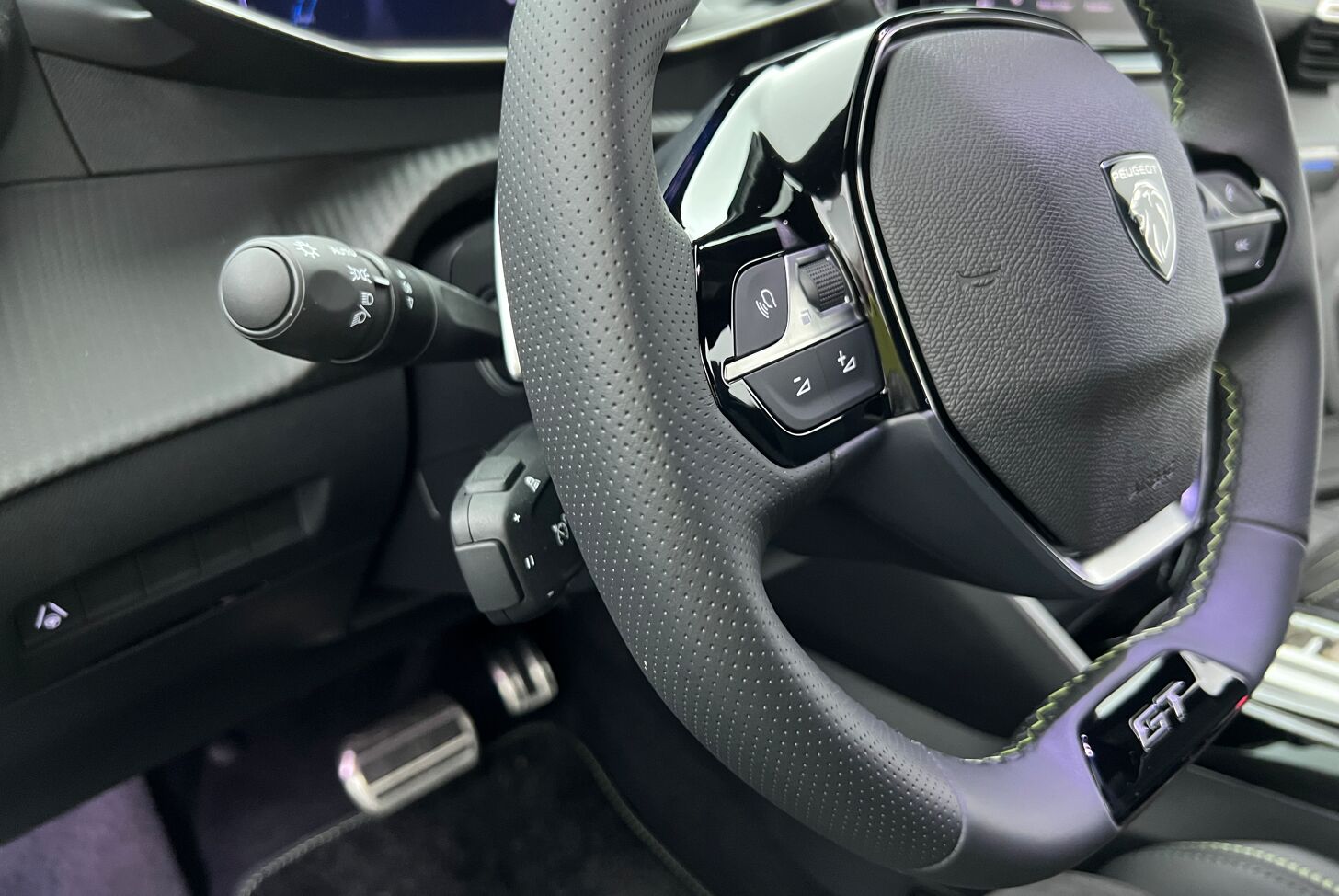 PEUGEOT 2008 SUV Hybride Essence