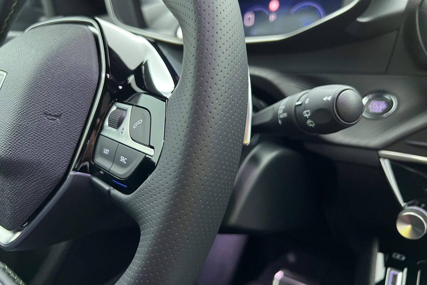 PEUGEOT 2008 SUV Hybride Essence