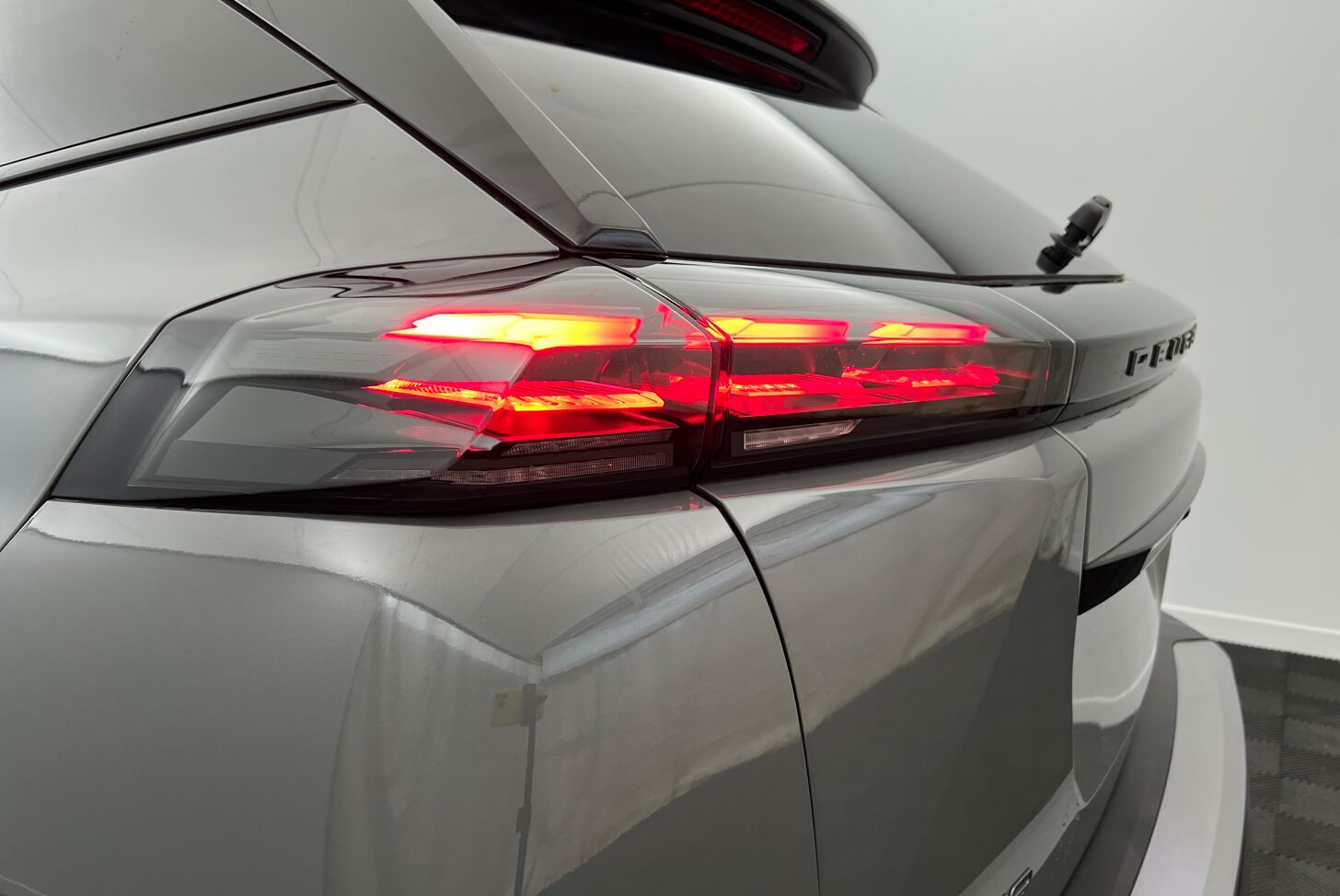 PEUGEOT 2008 SUV Hybride Essence