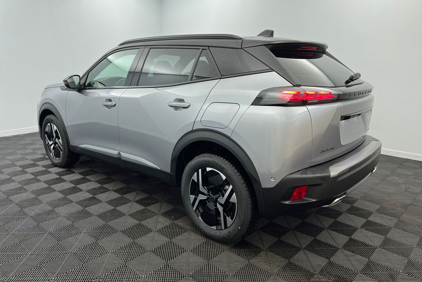 PEUGEOT 2008 SUV Hybride Essence