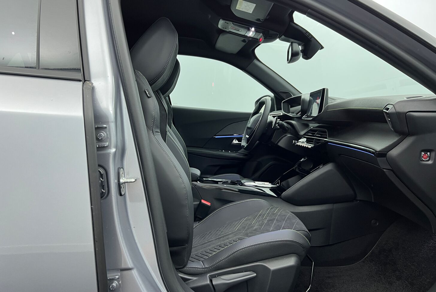 PEUGEOT 2008 SUV Hybride Essence