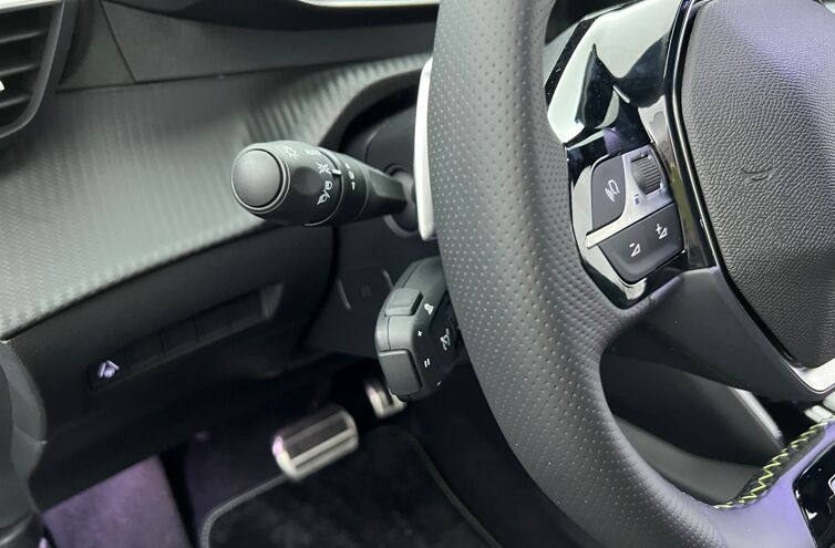 PEUGEOT 2008 SUV Hybride Essence