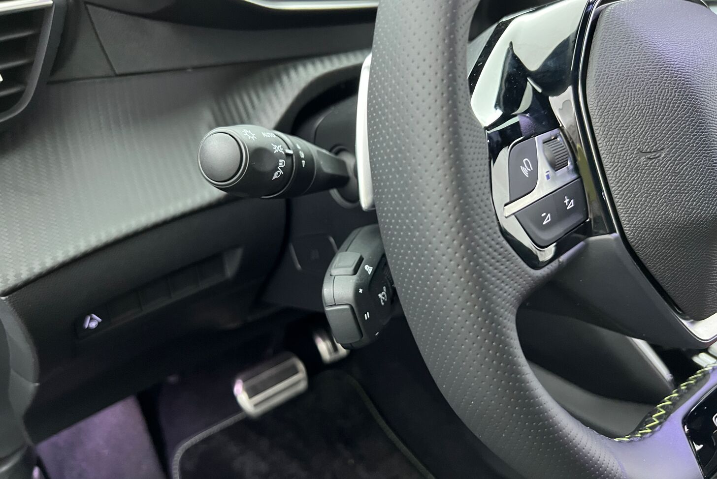 PEUGEOT 2008 SUV Hybride Essence