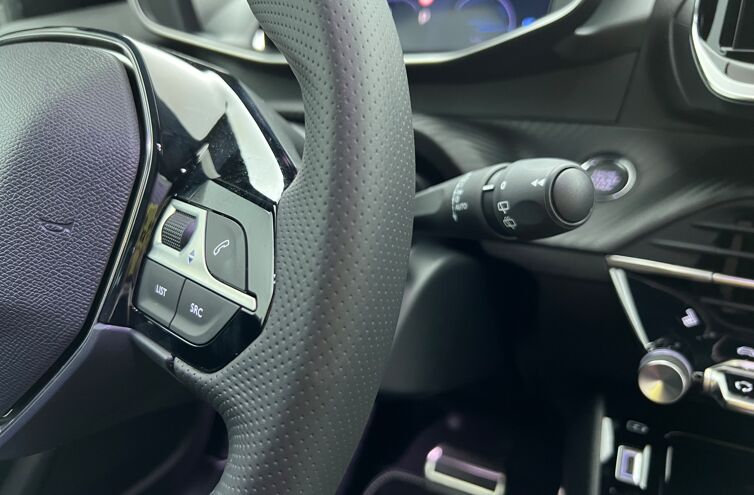 PEUGEOT 2008 SUV Hybride Essence