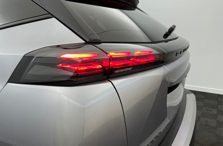 PEUGEOT 2008 SUV Hybride Essence
