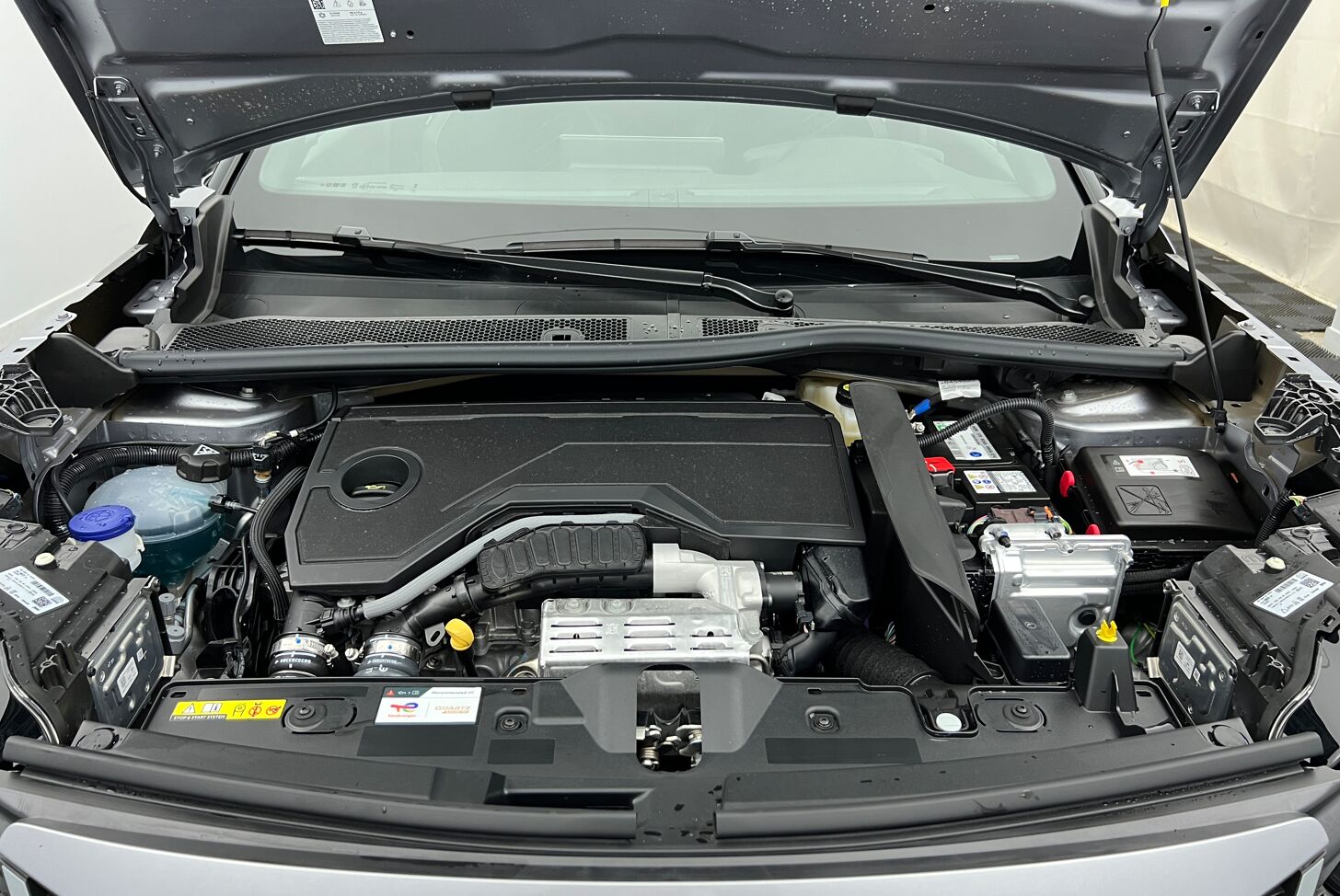 PEUGEOT 2008 SUV Hybride Essence