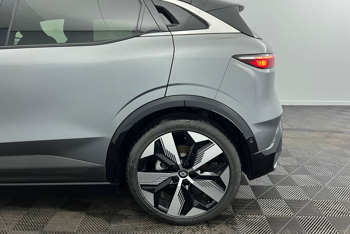 RENAULT Megane E-Tech électrique Berline Electrique 