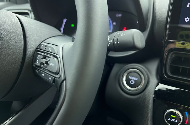 TOYOTA Yaris Cross SUV Hybride Essence