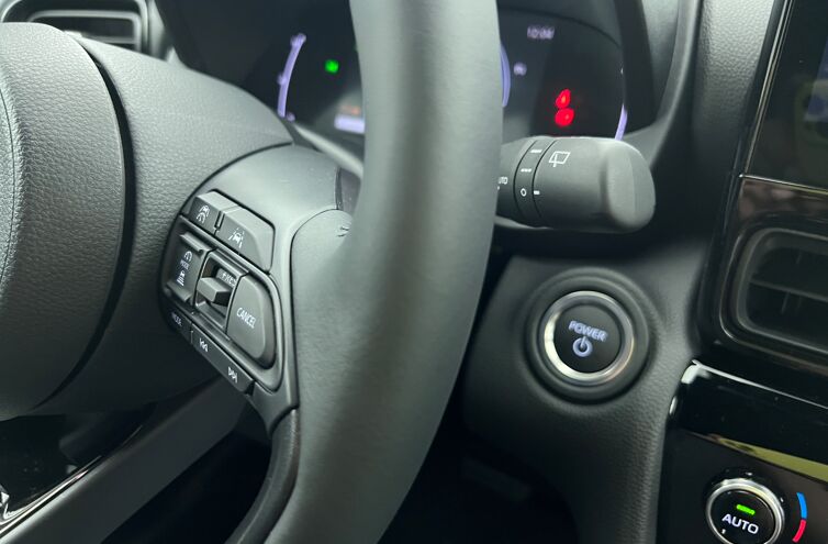 TOYOTA Yaris Cross SUV Hybride Essence