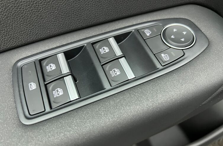 RENAULT Captur SUV Essence 