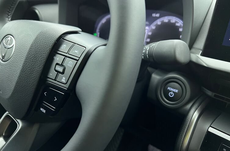 TOYOTA C-HR SUV Hybride Essence