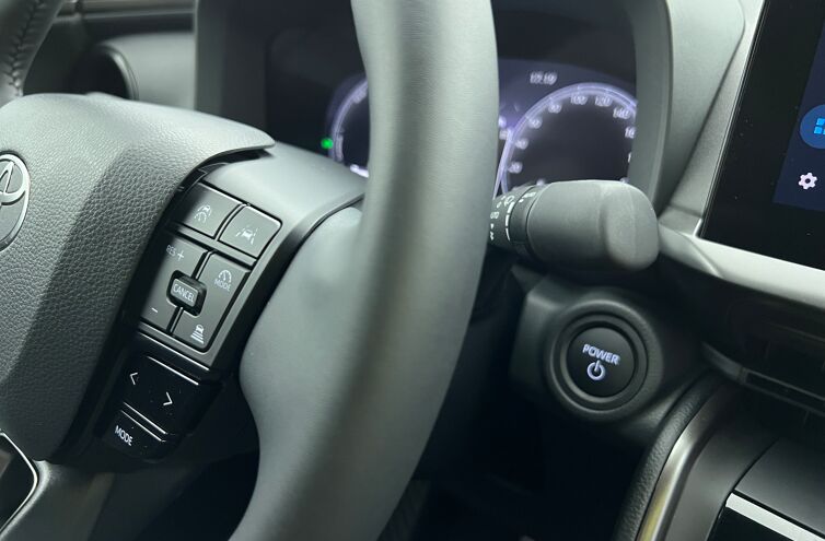 TOYOTA C-HR SUV Hybride Essence