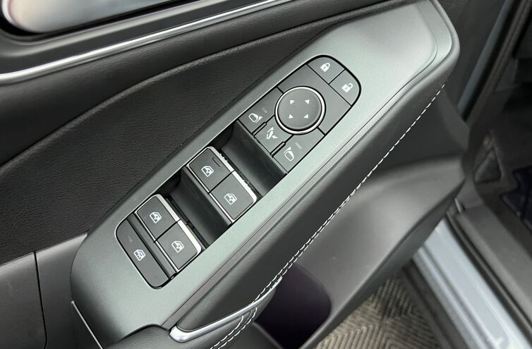 NISSAN Qashqai SUV Hybride Essence