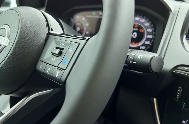 NISSAN Qashqai SUV Hybride Essence