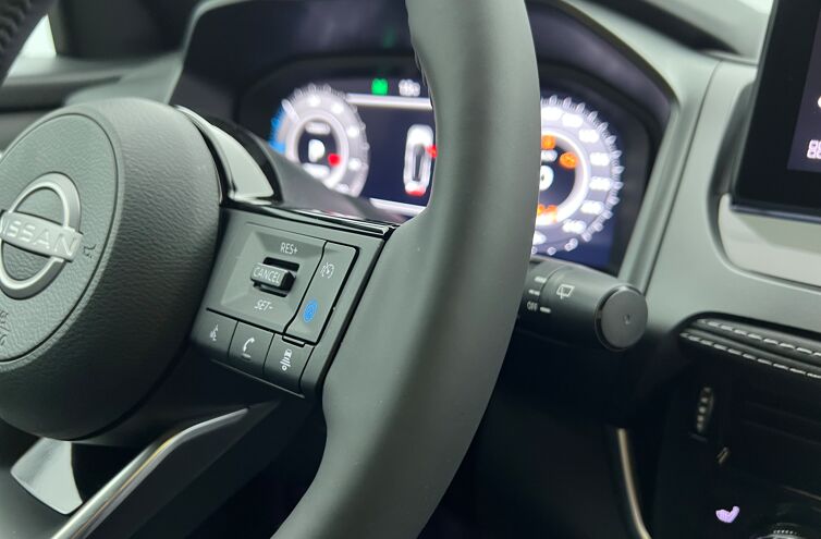 NISSAN Qashqai SUV Hybride Essence