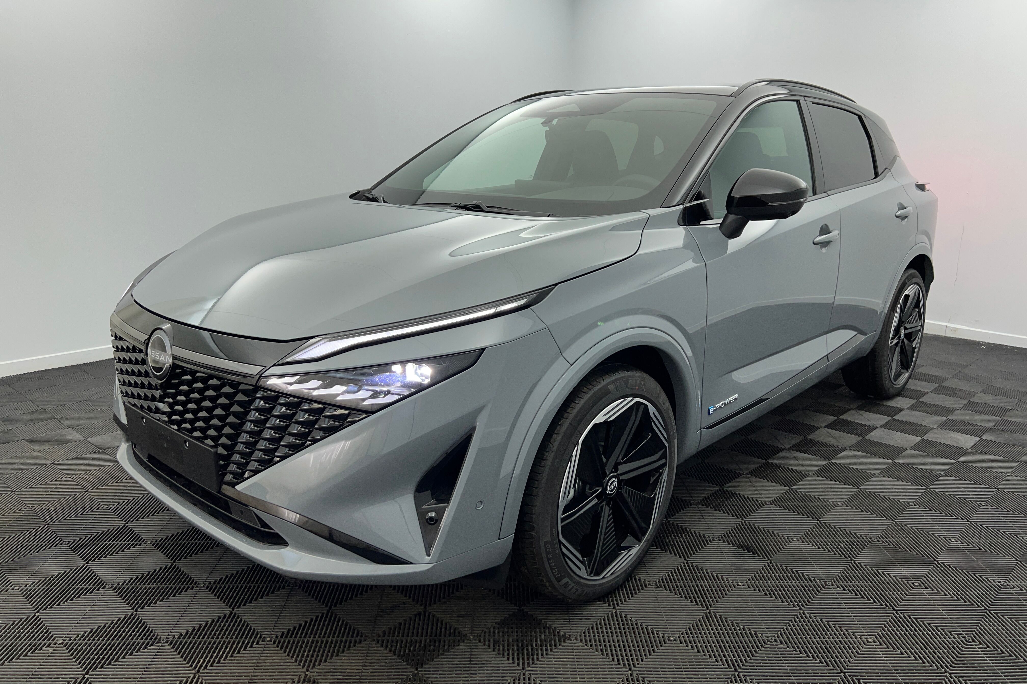 E-power 190 ch gris argile toit noir avec 2550 d'quipements inclus