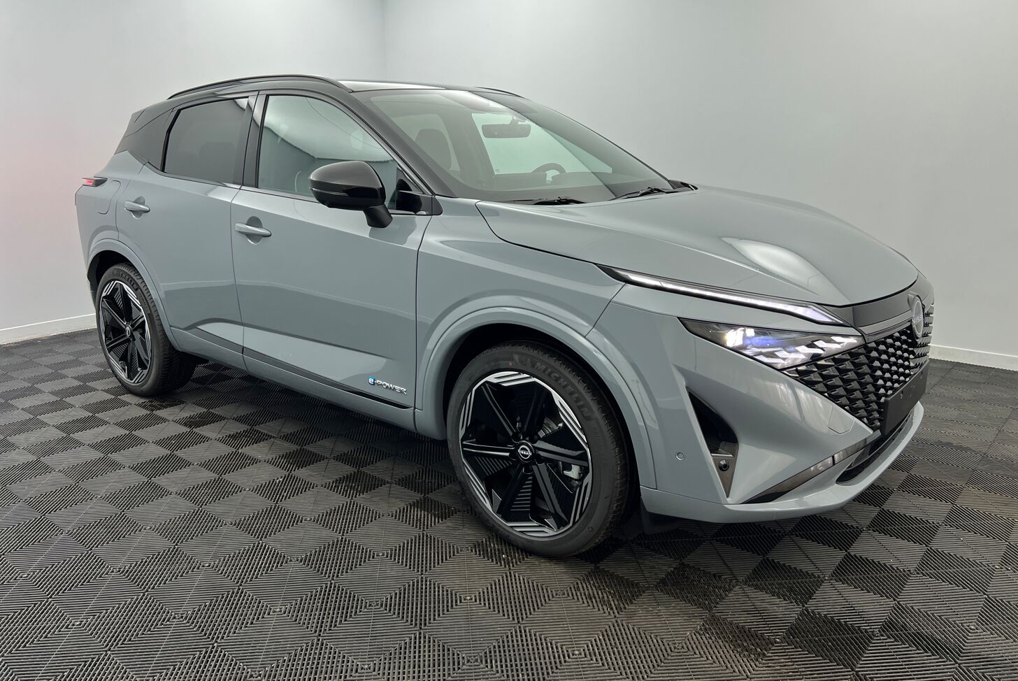 NISSAN Qashqai SUV Hybride Essence