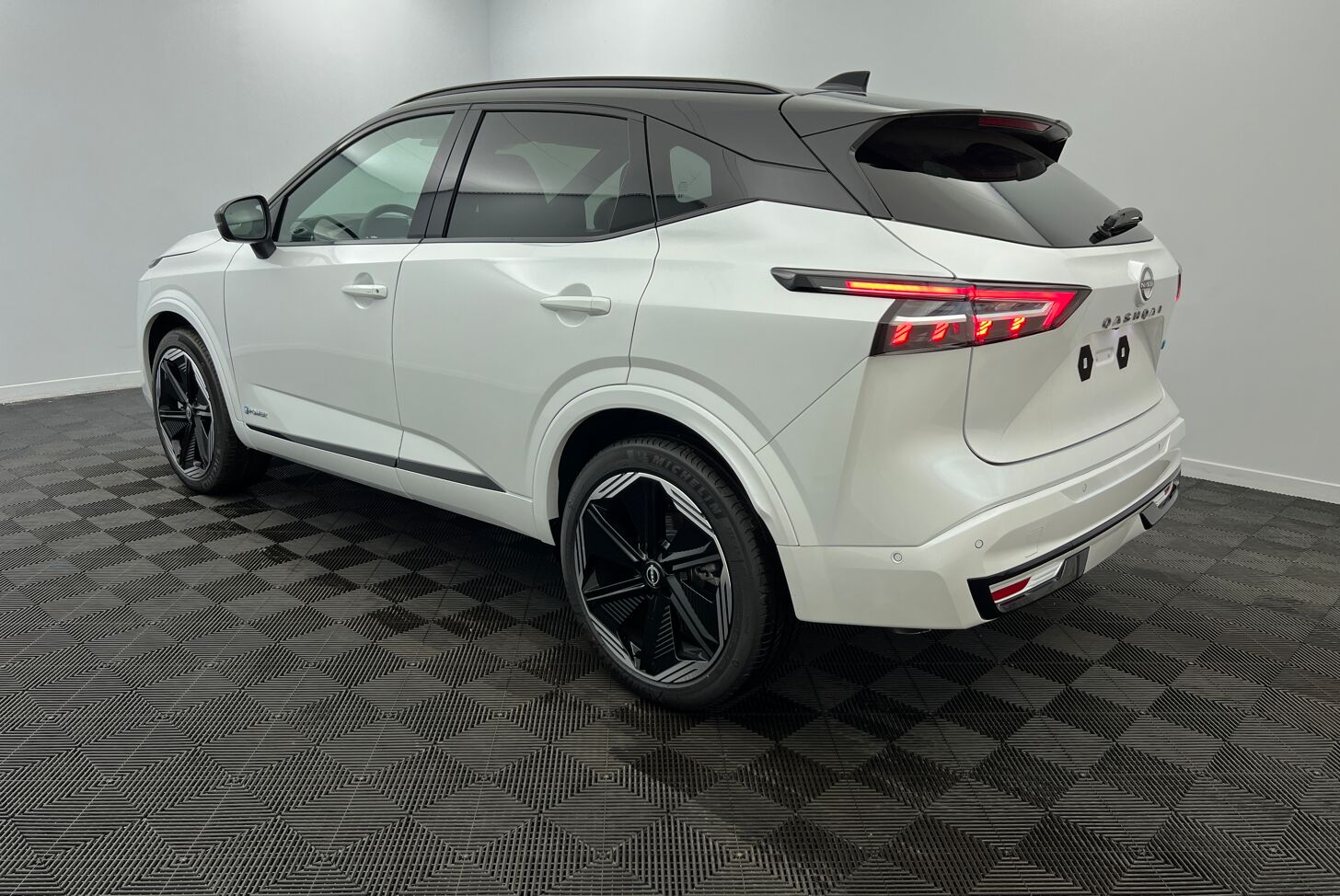 NISSAN Qashqai SUV Hybride Essence