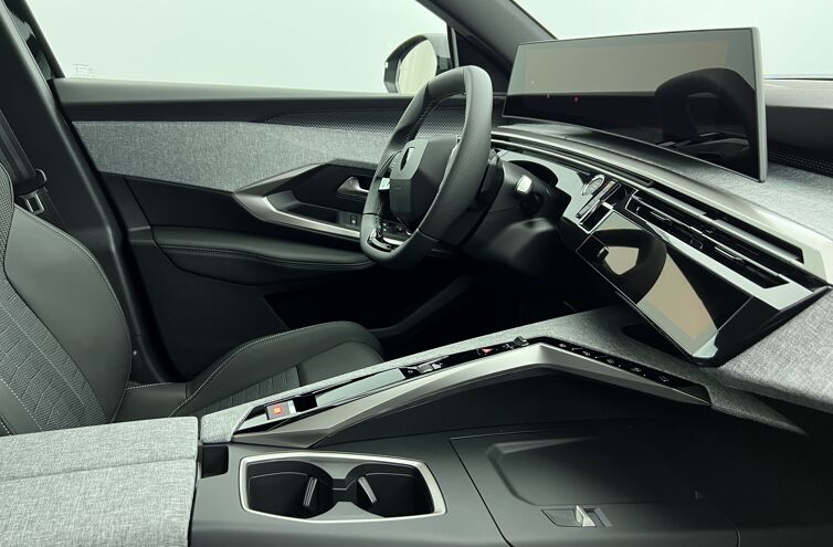 PEUGEOT 3008 SUV Hybride Essence